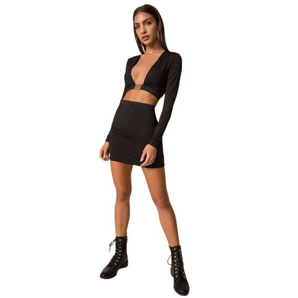 Superdown Crop Long Sleeve Black Revolve Sz S Plunging V Neck Reia Buckle Top - Picture 2 of 8